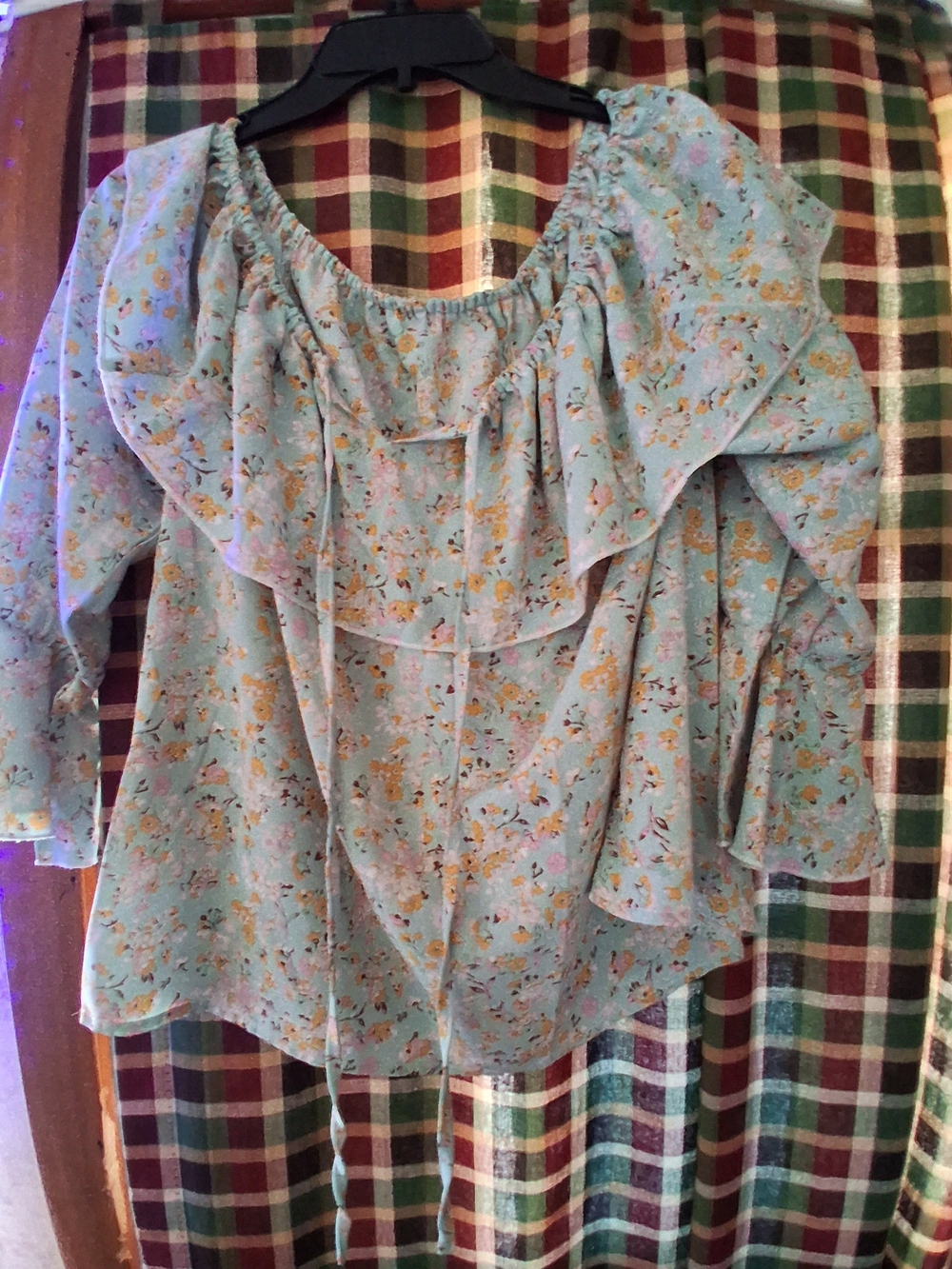 Light Green Floral l Fuffled Blouse